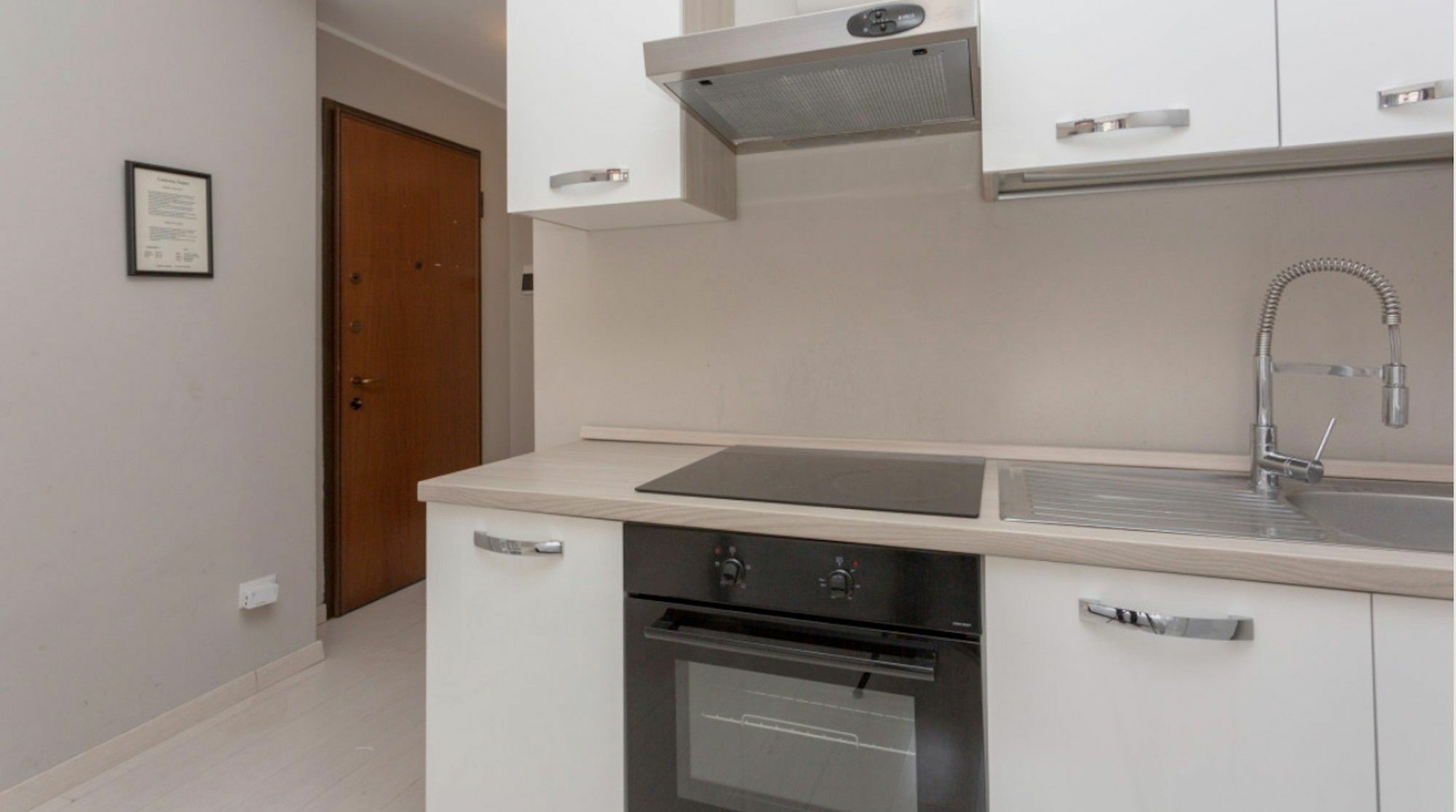 Short Rent Apartments Милано Екстериор снимка