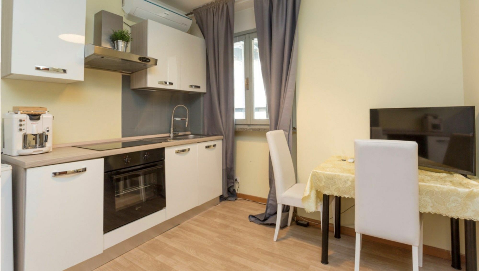 Short Rent Apartments Милано Екстериор снимка