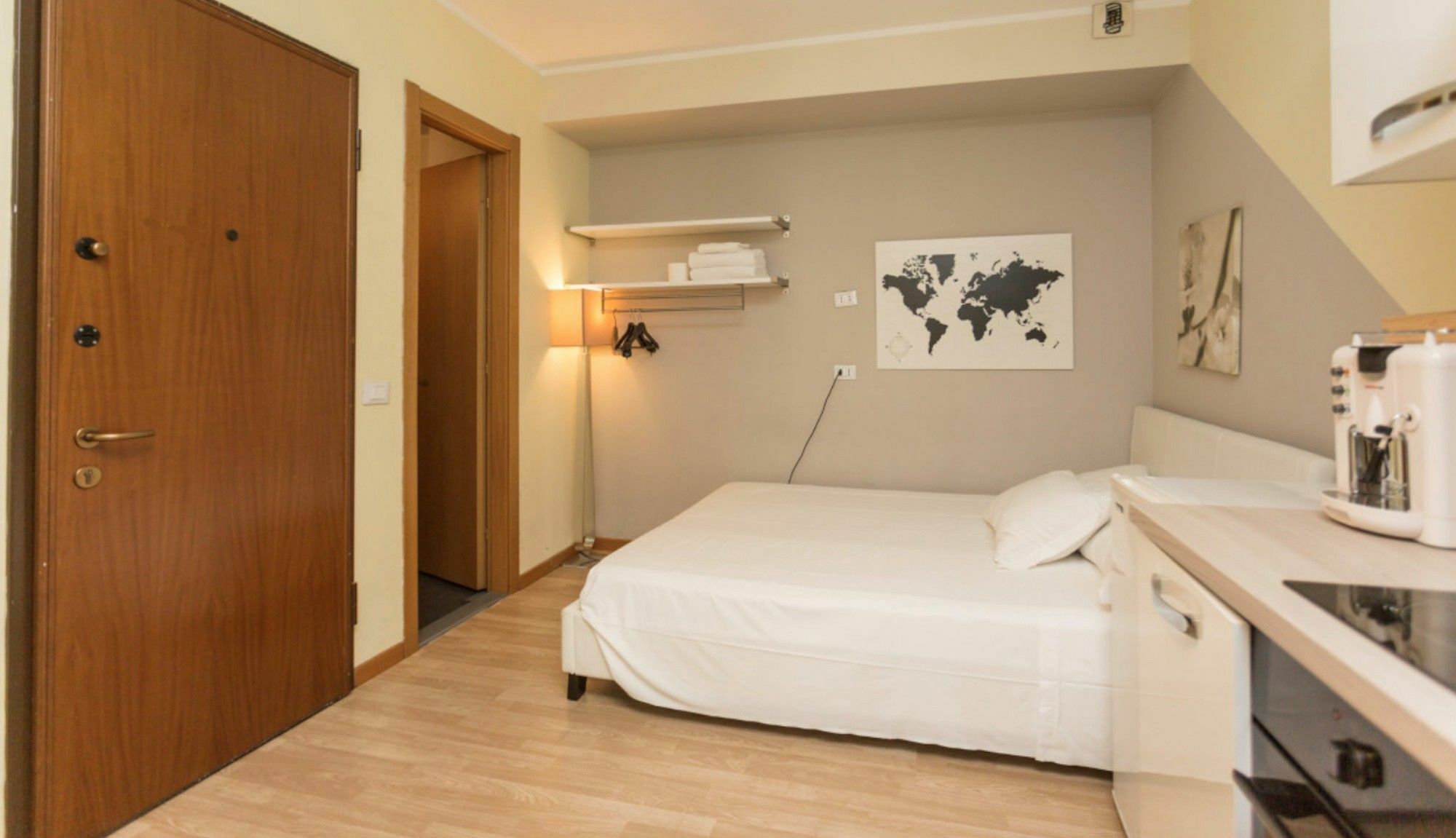 Short Rent Apartments Милано Екстериор снимка