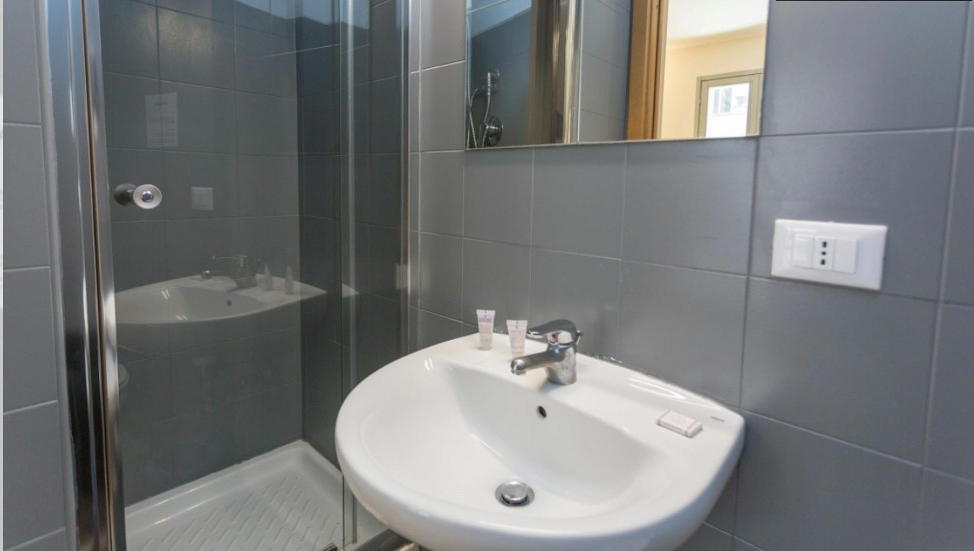 Short Rent Apartments Милано Екстериор снимка