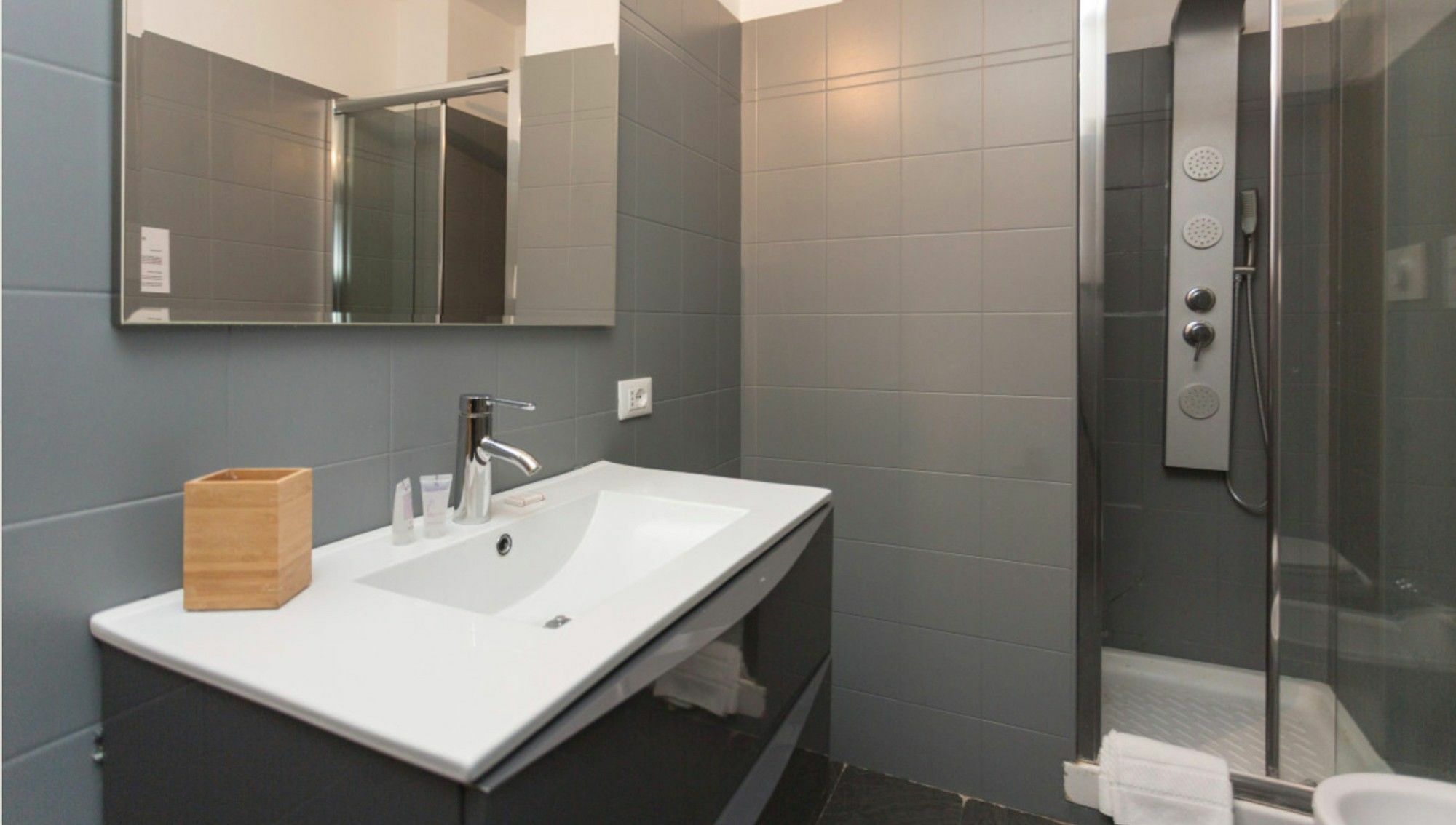 Short Rent Apartments Милано Екстериор снимка